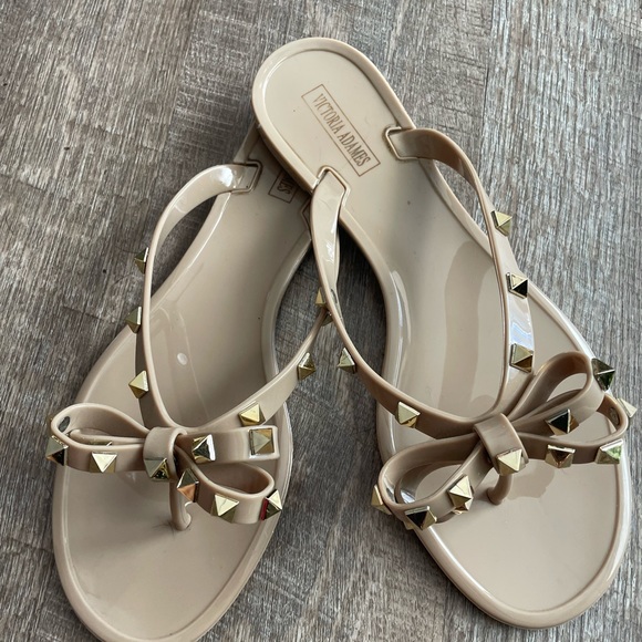 Flats - Picture 2 of 4